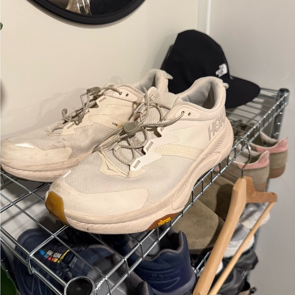 Hoka Transports - Picture 2 of 5